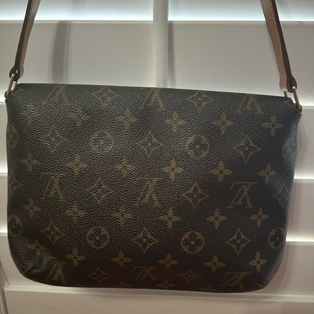 authentic LOUIS VUITTON
handbag🤎✨w/ dust bag ⚡️FLASH SALE! - Picture 2 of 14